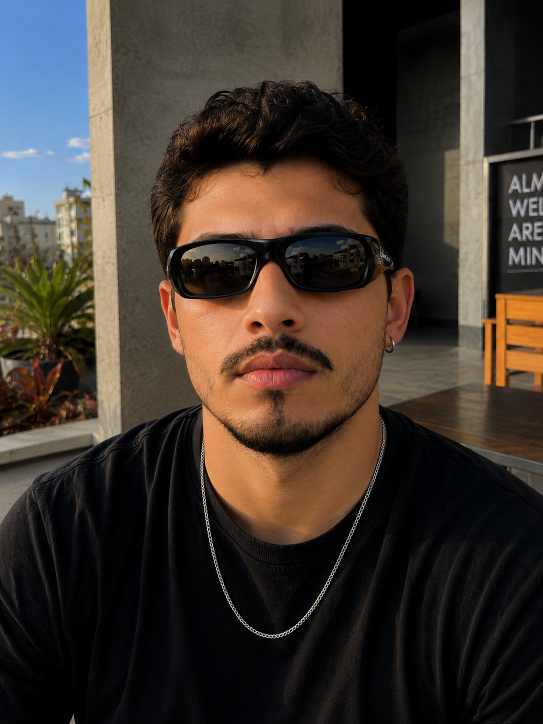 Permian All Black foto no rosto 2